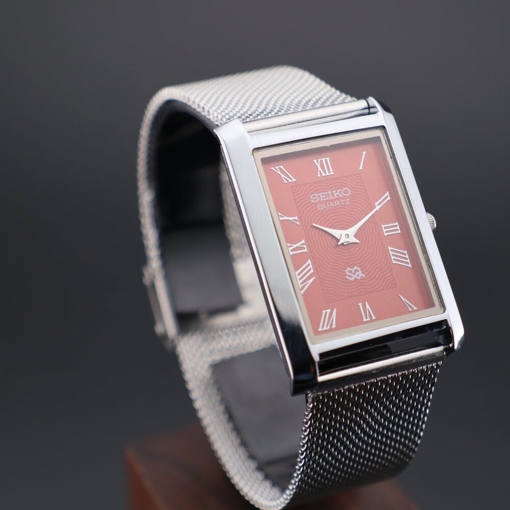 Vintage Seiko Slim Quartz Gentlemen's Wrist Watch  - FREE SHIPPING